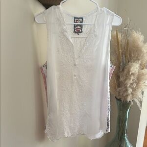 Johnny Was White Sleeveless Buttoned Blouse